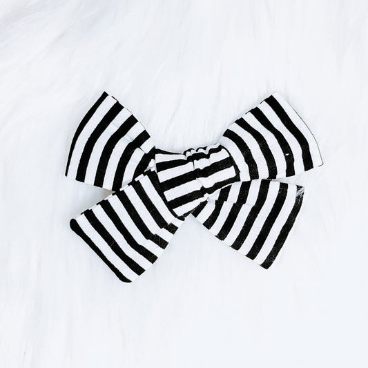 The "spooky" pin wheel hairbow